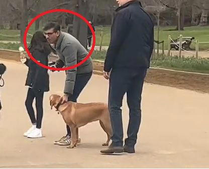“개 목줄 채우세요!” 공원에서 경찰에 지적받은 영국총리